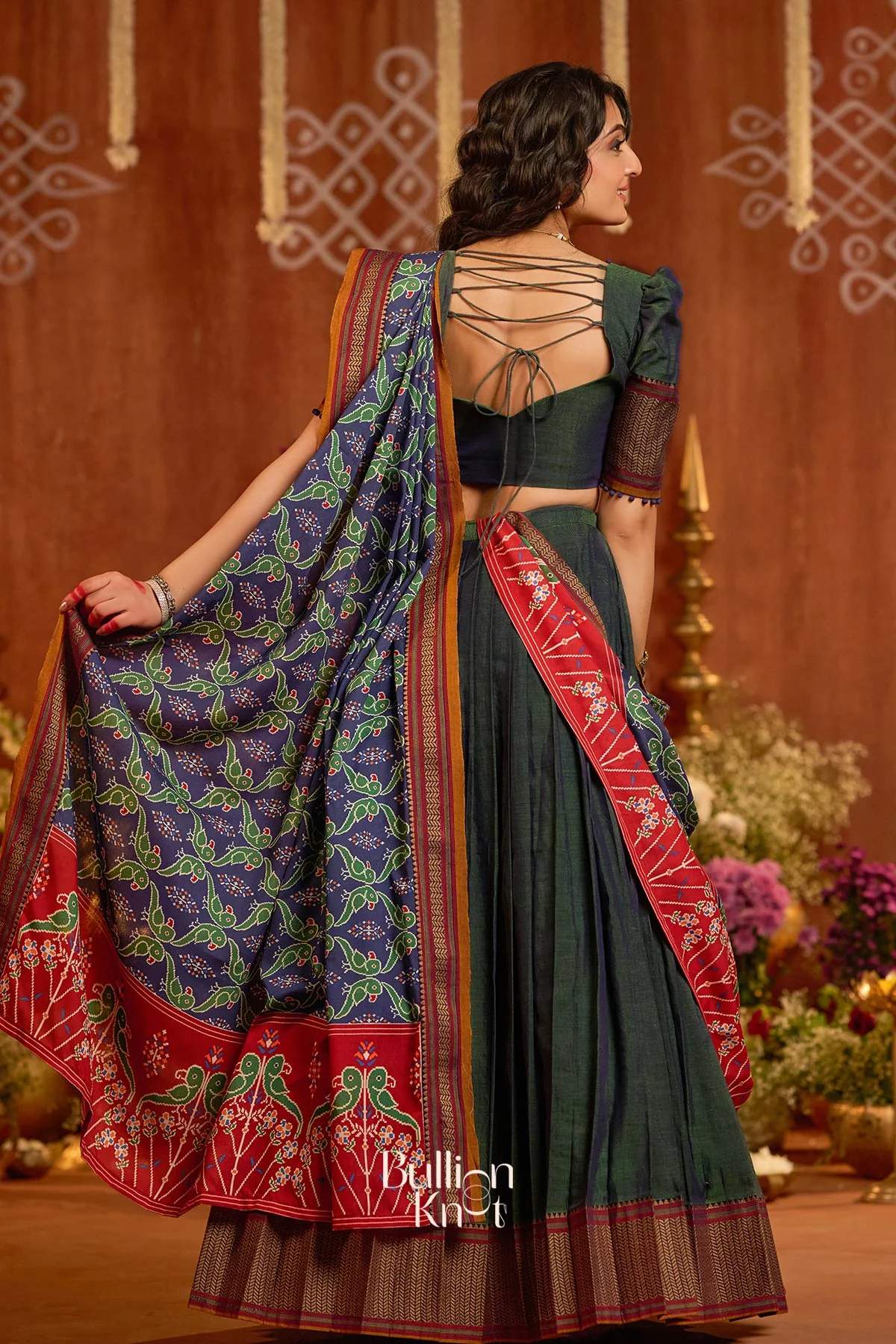 Dhiwija Handloom Half Saree in Dual Tone - Image 4