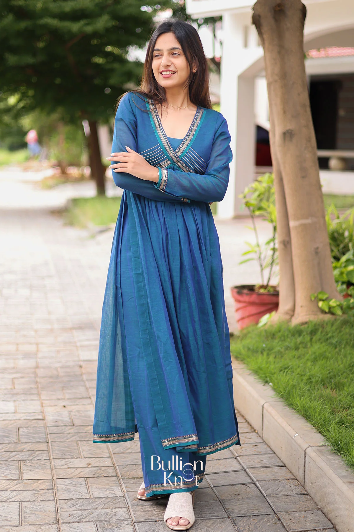Mohana Peacock Blue Alia Cut Threadwork Kurta Set - Image 4