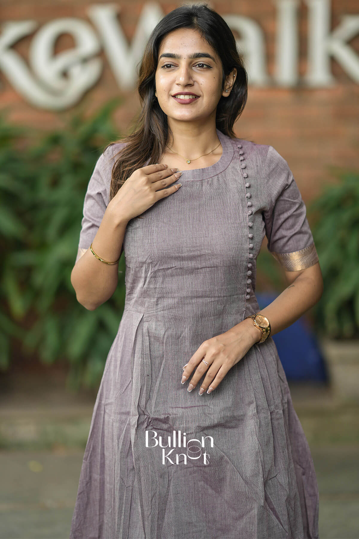Oviya Handloom Kurta Set in Gray - Image 4