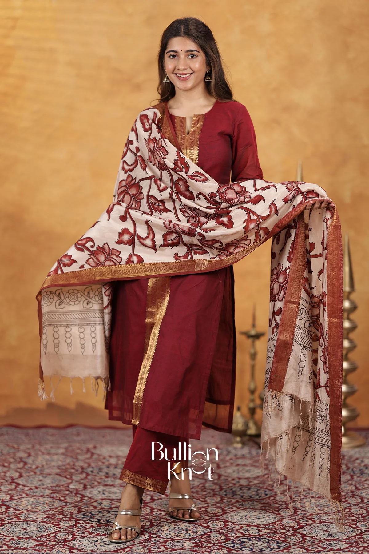 Red Charmi Handloom Kurta Set for Modern Festivities - Image 3