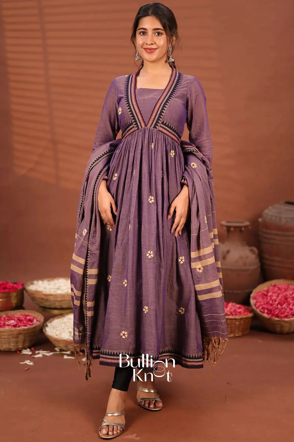 Shreya Greyish Lavender Handloom Kurta Set - Image 2