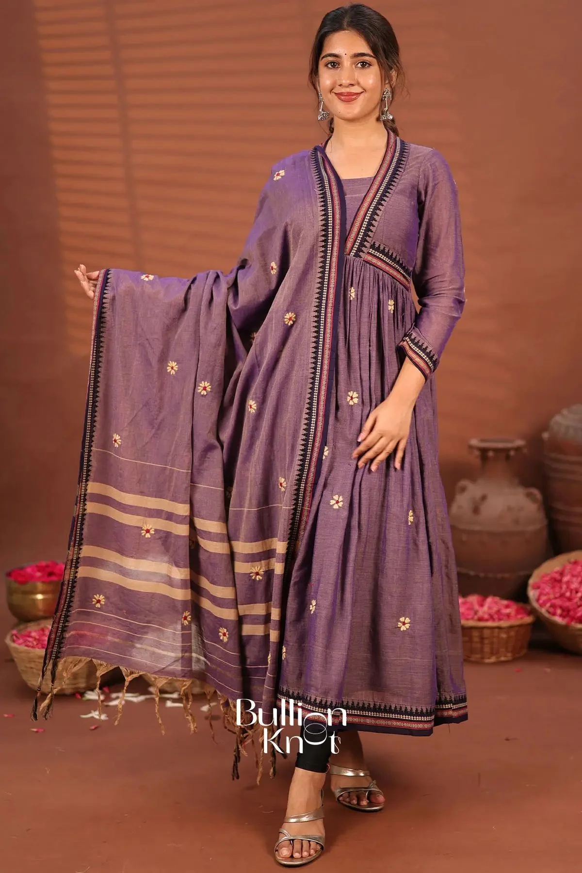 Shreya Greyish Lavender Handloom Kurta Set - Image 3
