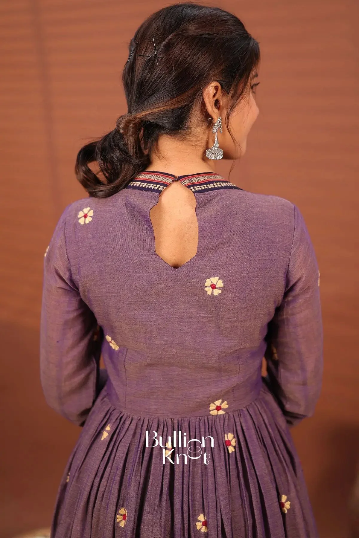 Shreya Greyish Lavender Handloom Kurta Set - Image 4